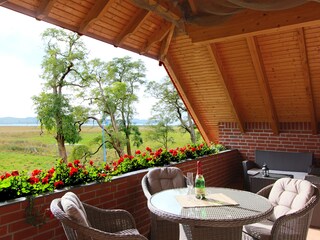 Große Veranda mit weitem Ausblick