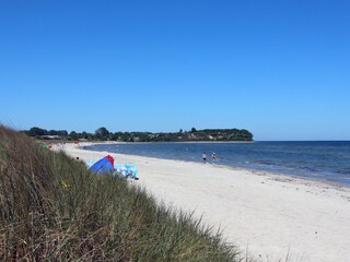 Großer Strand zum Baden, Sonnen und Erholen