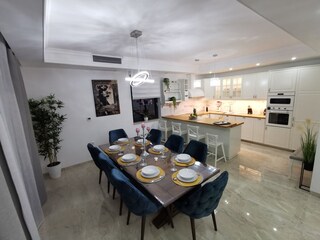 Wohnzimmer mit Essbereich