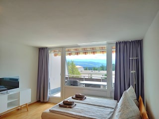 Aufwachen und das Bergpanorama genießen