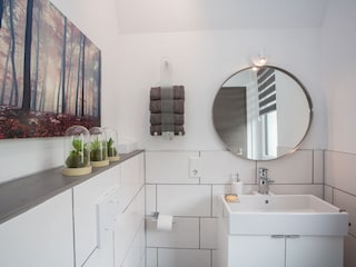 Lounge guest restroom
