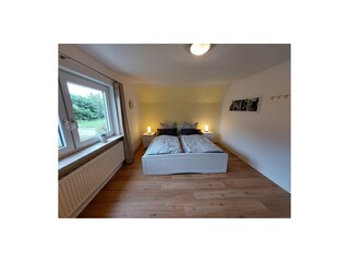 Schlafzimmer oben mit Doppelbett 200x180