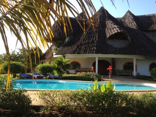Villa Diani Beach Outdoor Recording 3
