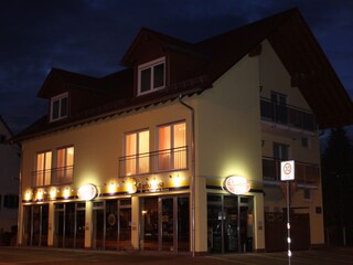 Ferienhaus am Abend