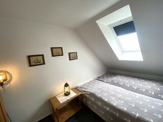 Schlafzimmer oben mit Doppelbett