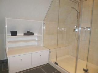 OG Bad mit Fußbodenheizung und walk in Dusche