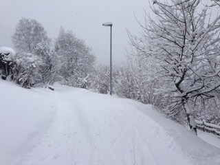 Skifahren oder zu Fuß zur Gondel