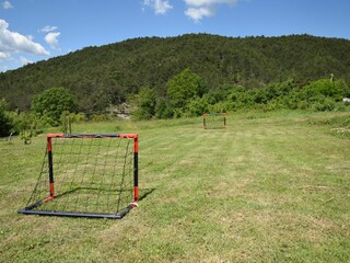 Kinderspielplatz und kleine Fußballtore