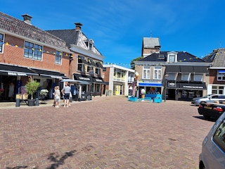 Gemütlich Grou, Geschifte, Restaurants