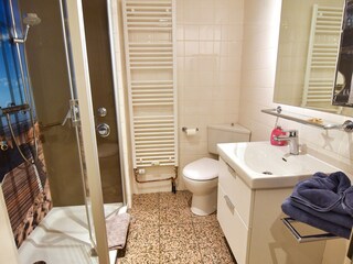 Badezimmer mit Dusche