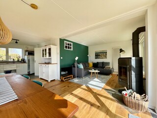 Das gemütliche Wohnzimmer mit Holzboden