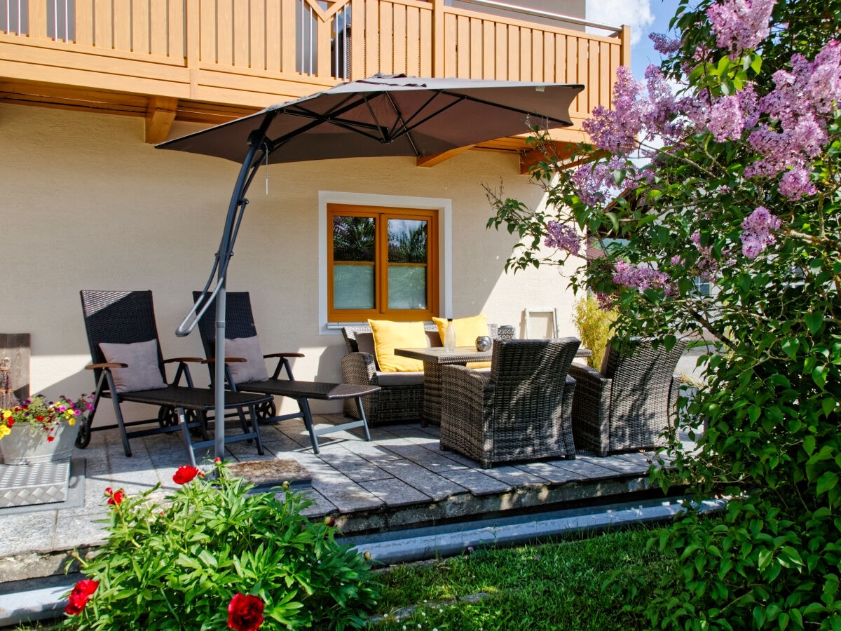 Terrasse  mit gemütlicher Lounge, Sitzecke, Liegen