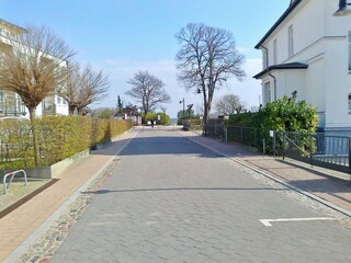 in der Straße vor dem Haus