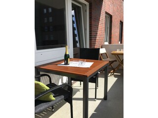 Auf dem Balkon scheint fast den ganzen Tag die Sonne!
