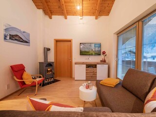 Großer Flat-TV mit Smart und Stubai-TV
