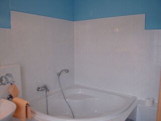 Bad mit Eckbadewanne