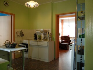Küche mit Blick zum Wohnzimmer