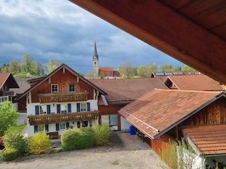 Blick vom Balkon ins Dorf