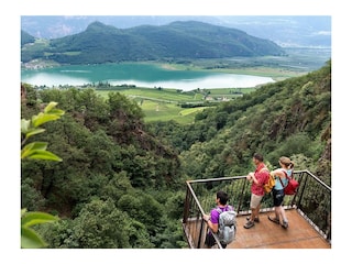 Rastenbachklamm mit Blick auf dem Kalterer See