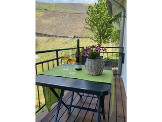 Balkon mit Blick in die Weinlage Dhroner Hofberg