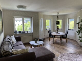 Wohnzimmer mit Essecke