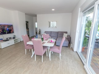 die Wohnung im Erdgeschoß