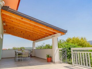 die Terrasse im 1.Stock, mit Essbereich