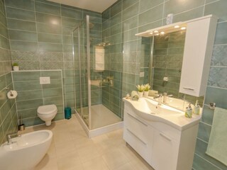 das Bad 1 mit Dusche