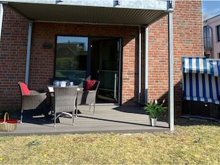 Terrasse mit Strandkorbe im Garten