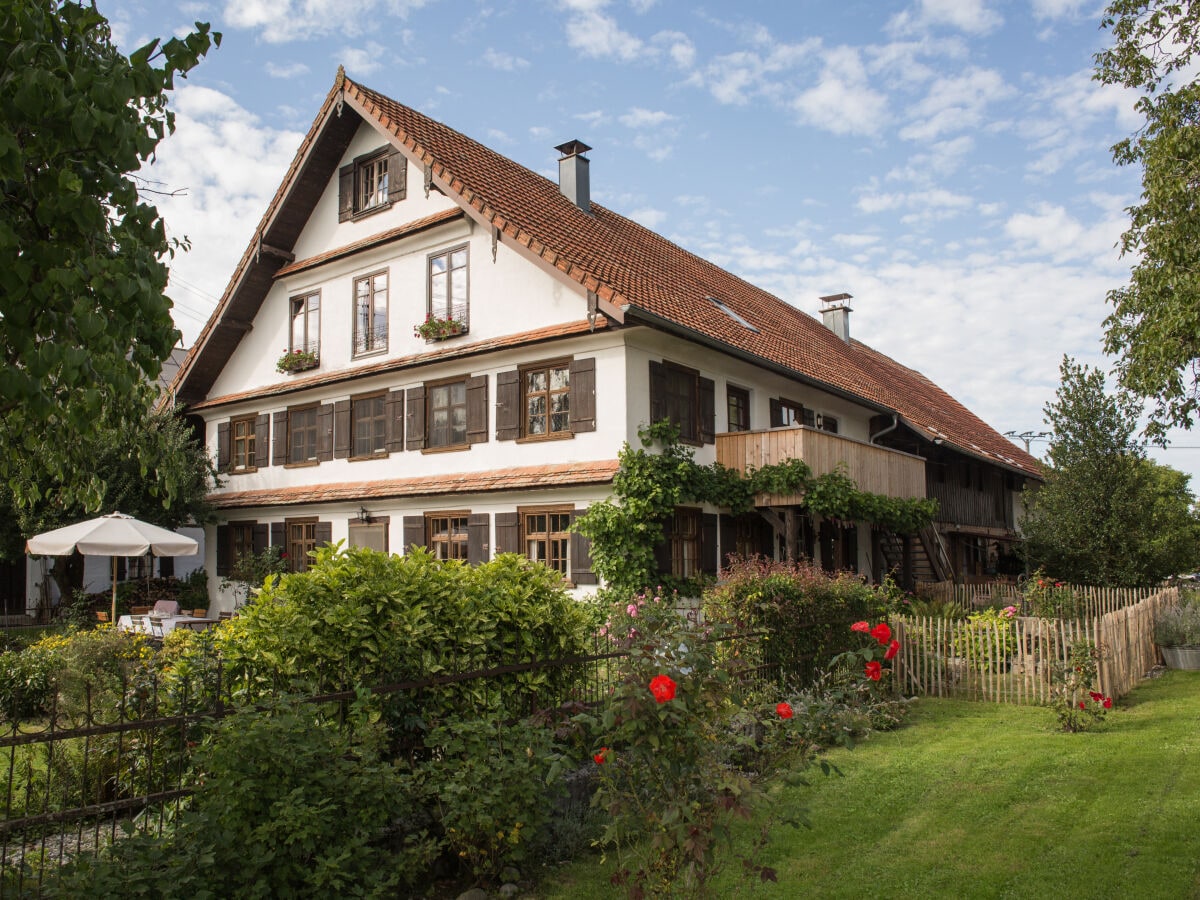 The "Vier Jahreszeiten" holiday farm from the south