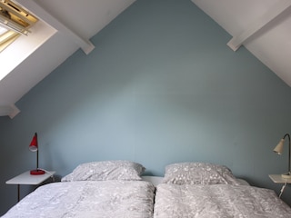 Schlafzimmer mit Doppelbett