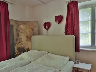 großes Doppelbett