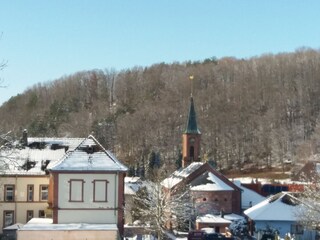 Altes Schulhaus und Kirche