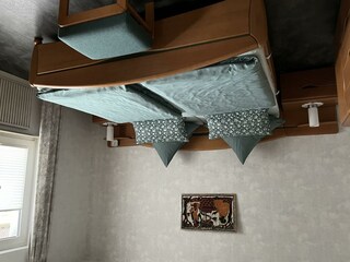 Schlafzimmer mit großem Schrank