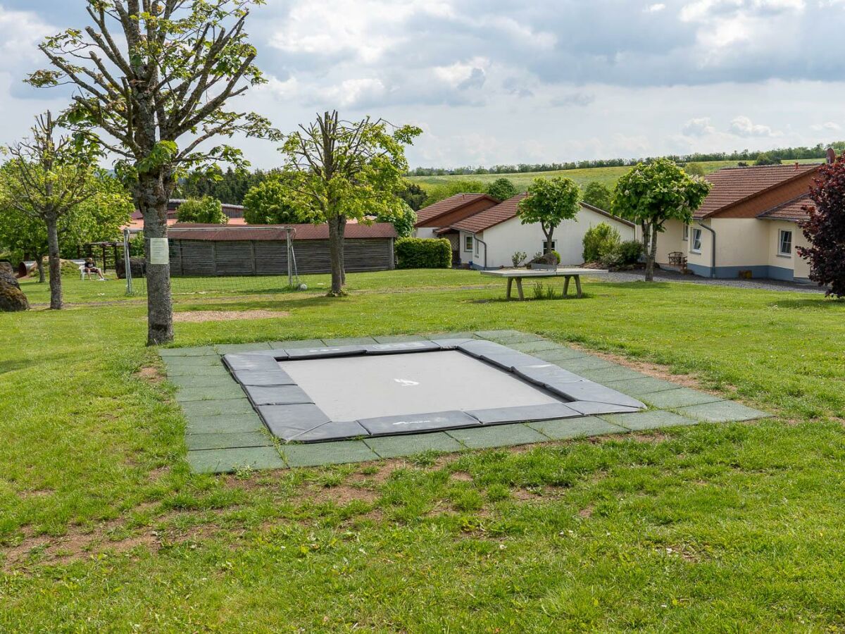 Spielplatz Bodentrampolin