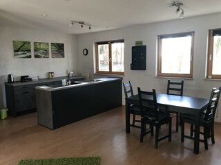 UG - Küche mit Essbereich