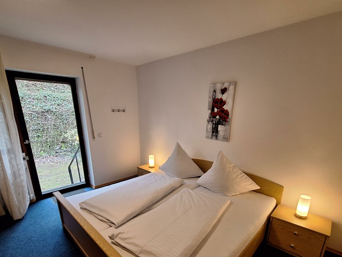 2. Schlafzimmer mit Ausgang zur Terrasse