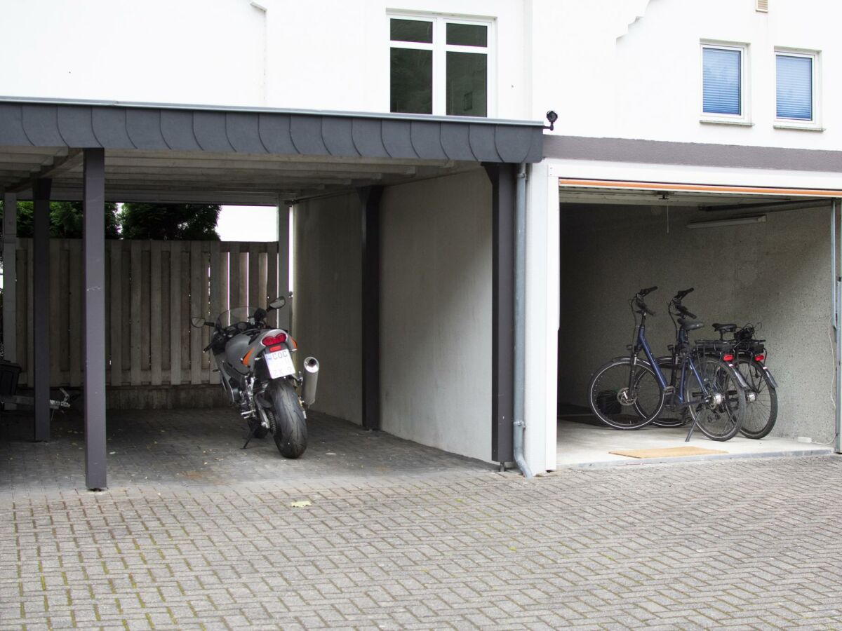 Carport und Garage