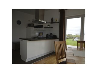 Essplatz mit Ausgang zur Terrasse