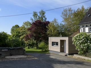 Außenansicht mit Gartenblick