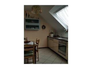Küche mit Essplatz - große Fewo