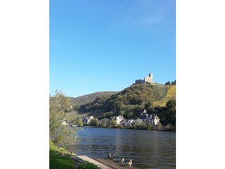 Bernkastel-Kues und Burgruine Landshut