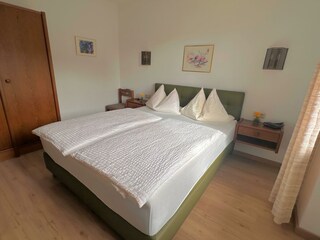 FEWO 7 Moselpanorama Schlafzimmer DU/WC