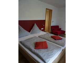 jedes Schlafzimmer sein eigenes Badezimmer