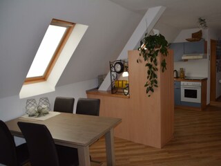 Esszimmer mit Küchenzeile