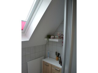 kleines Bad mit Dusche