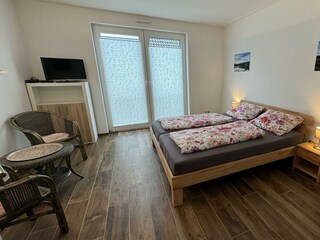 2. Schlafzimmer mit Doppelbett