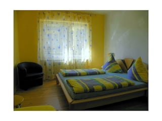 Schlafzimmer (2)