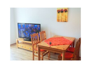 Fewo2A_TV_Esstisch_IMG_20160915_112909