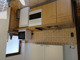 Küche mit Spülmaschine, Kaffeem.(Filter und Pad)